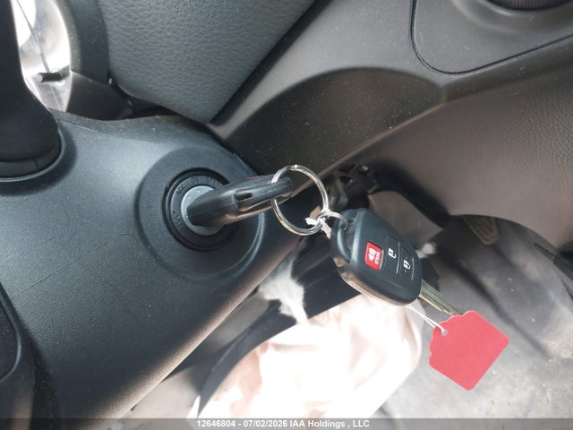 VNKKTUD32JA099094 Toyota YARIS LE