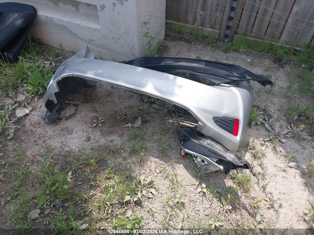 VNKKTUD32JA099094 Toyota YARIS LE