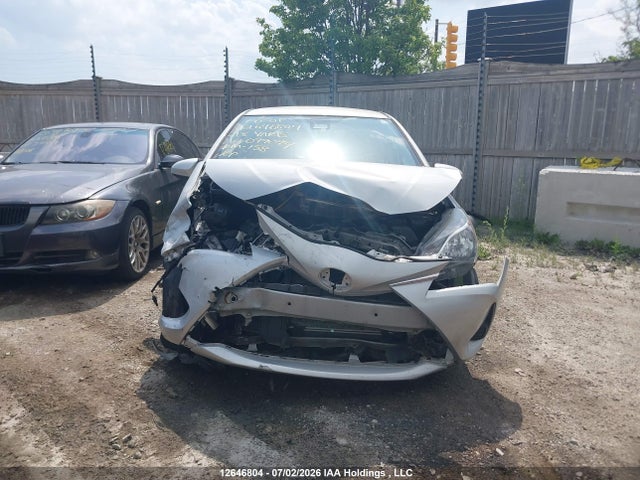 VNKKTUD32JA099094 Toyota YARIS LE