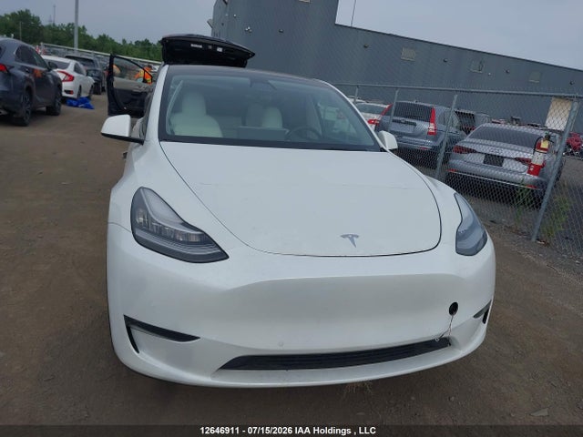 Tesla Model Y Long Range 2022 7SAYGDEE5NF510270 Image 10