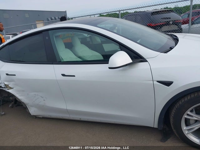 Tesla Model Y Long Range 2022 7SAYGDEE5NF510270 Image 11