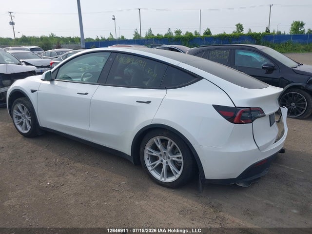 Tesla Model Y Long Range 2022 7SAYGDEE5NF510270 Image 3