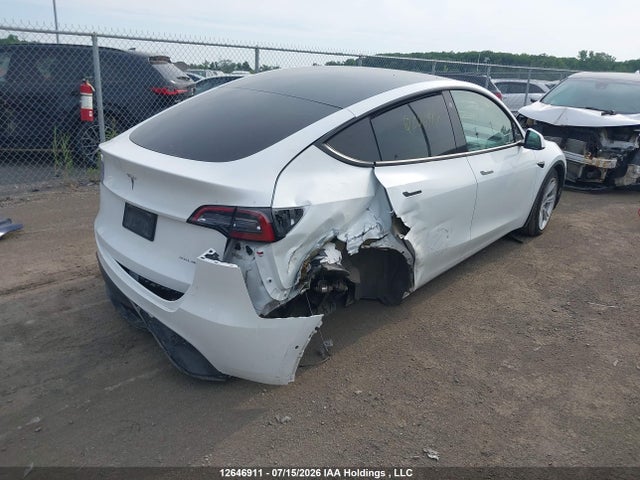 Tesla Model Y Long Range 2022 7SAYGDEE5NF510270 Image 4