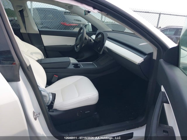 Tesla Model Y Long Range 2022 7SAYGDEE5NF510270 Image 5