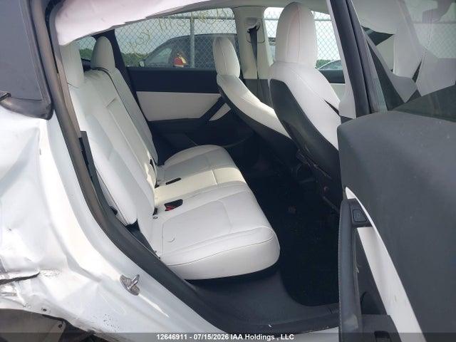 Tesla Model Y Long Range 2022 7SAYGDEE5NF510270 Image 8