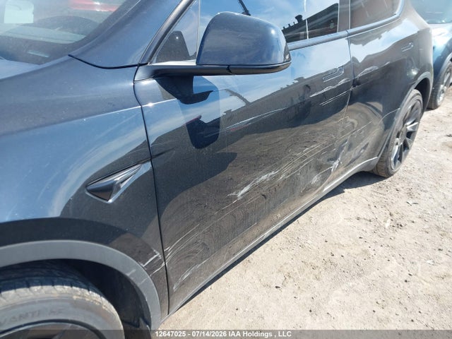 Продаж на аукціоні авто 2023 Tesla Model Y, vin: 7SAYGDEE5PF775256, номер лоту: 12647025