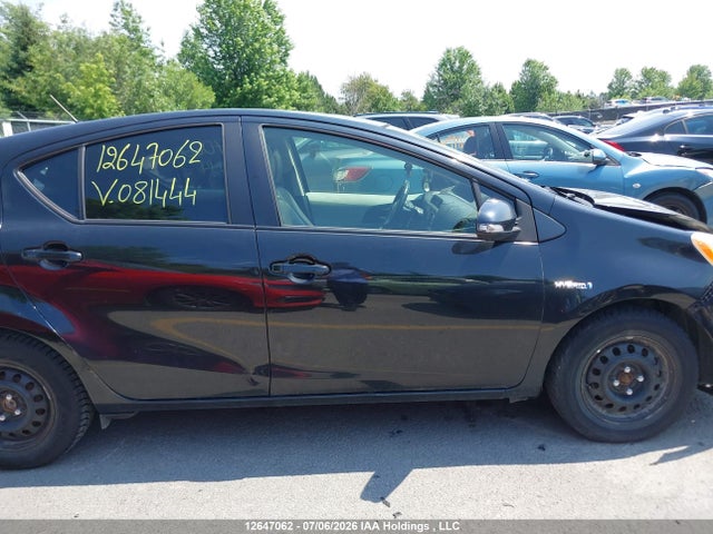 Toyota PRIUS C 2014 JTDKDTB30E1081444 Image 13