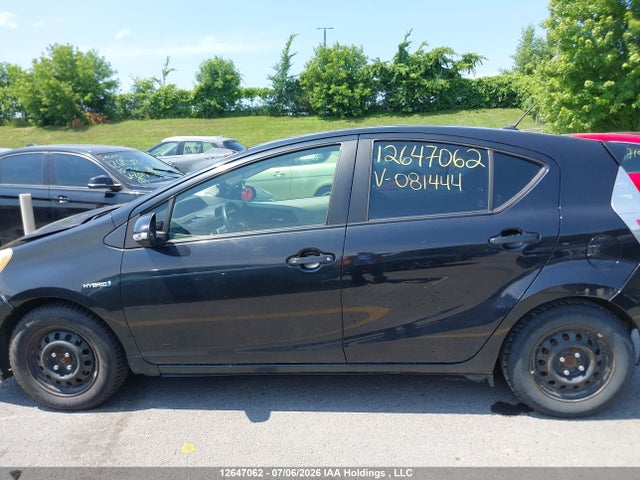 Toyota PRIUS C 2014 JTDKDTB30E1081444 Image 14