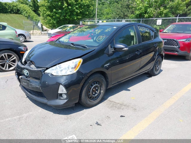 Toyota PRIUS C 2014 JTDKDTB30E1081444 Image 2