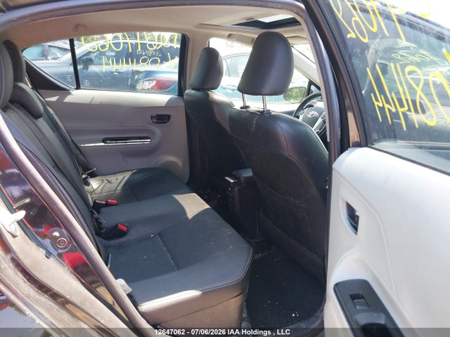Toyota PRIUS C 2014 JTDKDTB30E1081444 Image 8