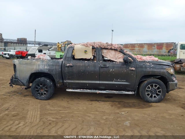 12647075 :رقم المزاد ، 5TFDY5F18HX668848 vin ، 2017 Toyota Tundra Crewmax Sr5/trd Pro مزاد بيع