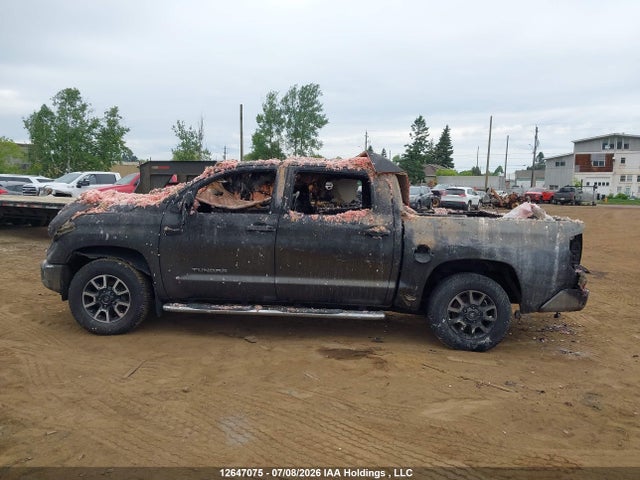 12647075 :رقم المزاد ، 5TFDY5F18HX668848 vin ، 2017 Toyota Tundra Crewmax Sr5/trd Pro مزاد بيع