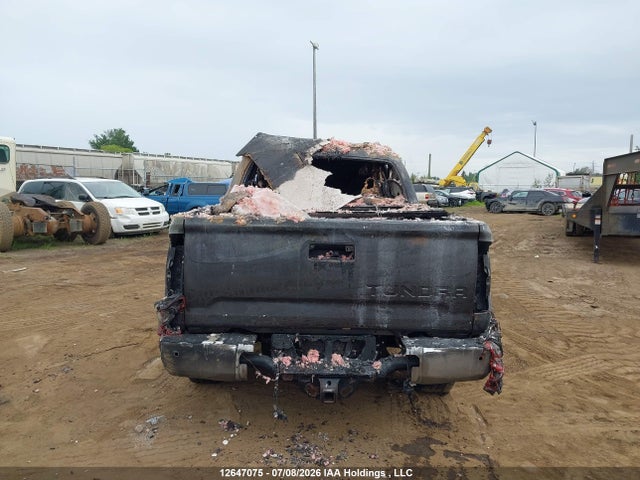 12647075 :رقم المزاد ، 5TFDY5F18HX668848 vin ، 2017 Toyota Tundra Crewmax Sr5/trd Pro مزاد بيع