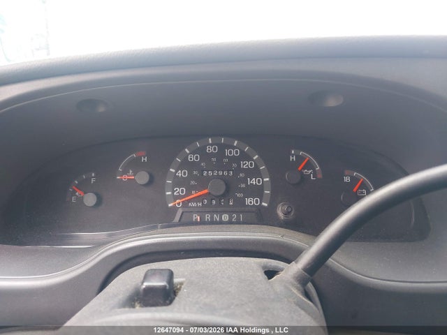 12647094 :رقم المزاد ، 1FDXE45F03HB03666 vin ، 2003 Ford Econoline E450 Super Duty Cutwy Van مزاد بيع