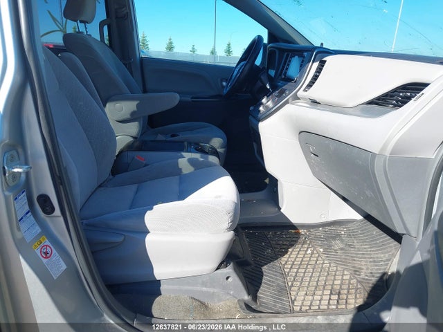 2019 Toyota Sienna Le 7-passenger მანქანა იყიდება აუქციონზე, vin: 5TDJZ3DC8KS213889, აუქციონის ნომერი: 12637821