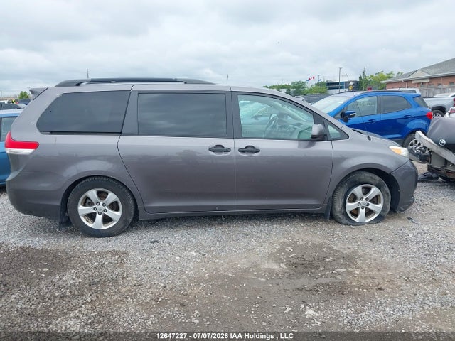2011 Toyota Sienna მანქანა იყიდება აუქციონზე, vin: 5TDZK3DC3BS067263, აუქციონის ნომერი: 12647227