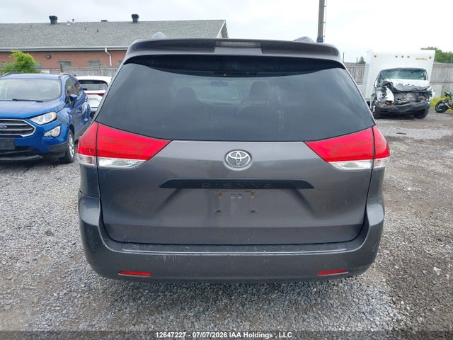 2011 Toyota Sienna მანქანა იყიდება აუქციონზე, vin: 5TDZK3DC3BS067263, აუქციონის ნომერი: 12647227