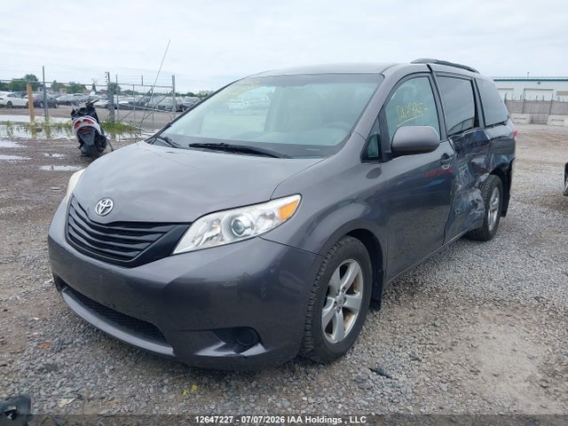 2011 Toyota Sienna მანქანა იყიდება აუქციონზე, vin: 5TDZK3DC3BS067263, აუქციონის ნომერი: 12647227