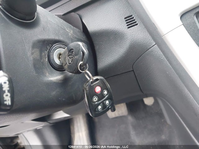12641410 :رقم المزاد ، 2T1KU4EE2BC564041 vin ، 2011 Toyota Matrix مزاد بيع