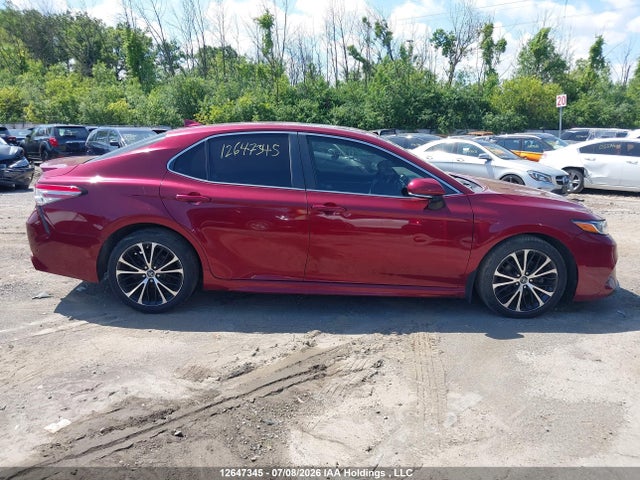 12647345 :رقم المزاد ، 4T1B11HK8JU634079 vin ، 2018 Toyota Camry L/le/xle/se/xse مزاد بيع