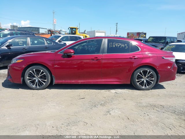 12647345 :رقم المزاد ، 4T1B11HK8JU634079 vin ، 2018 Toyota Camry L/le/xle/se/xse مزاد بيع