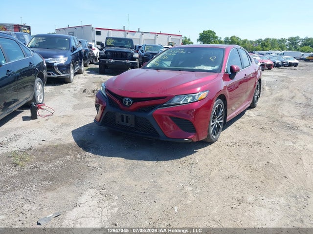 12647345 :رقم المزاد ، 4T1B11HK8JU634079 vin ، 2018 Toyota Camry L/le/xle/se/xse مزاد بيع