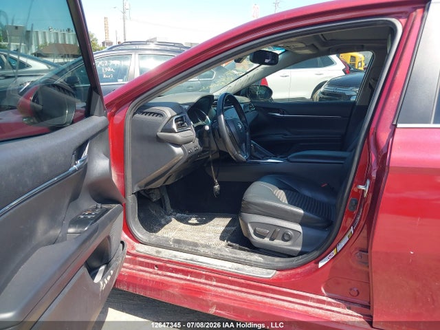 12647345 :رقم المزاد ، 4T1B11HK8JU634079 vin ، 2018 Toyota Camry L/le/xle/se/xse مزاد بيع