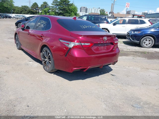 12647345 :رقم المزاد ، 4T1B11HK8JU634079 vin ، 2018 Toyota Camry L/le/xle/se/xse مزاد بيع