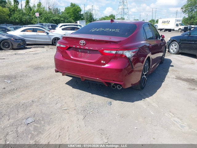 12647345 :رقم المزاد ، 4T1B11HK8JU634079 vin ، 2018 Toyota Camry L/le/xle/se/xse مزاد بيع