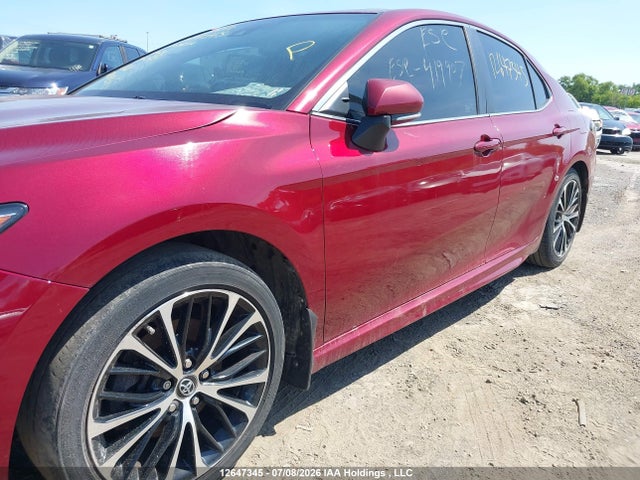 12647345 :رقم المزاد ، 4T1B11HK8JU634079 vin ، 2018 Toyota Camry L/le/xle/se/xse مزاد بيع