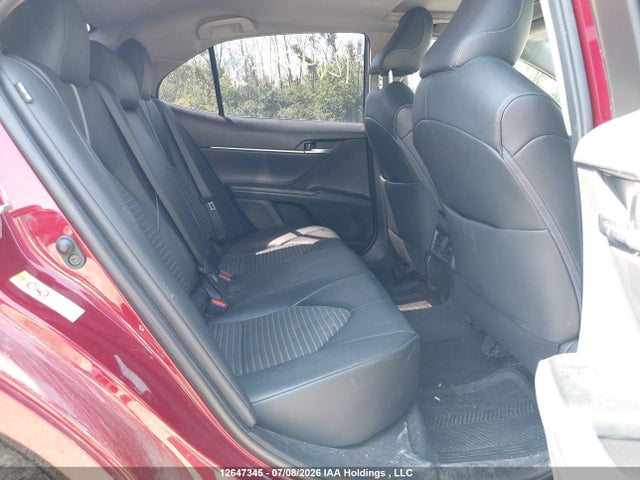 12647345 :رقم المزاد ، 4T1B11HK8JU634079 vin ، 2018 Toyota Camry L/le/xle/se/xse مزاد بيع