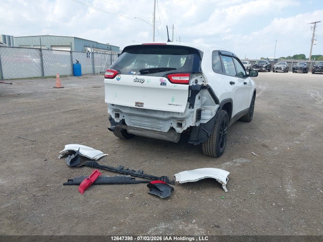 1C4PJLAB4FW742050 Jeep Cherokee Sport
