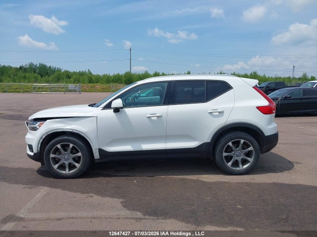 12647427 :رقم المزاد ، YV4162UK7L2306757 vin ، 2020 Volvo Xc40 T5 Momentum مزاد بيع