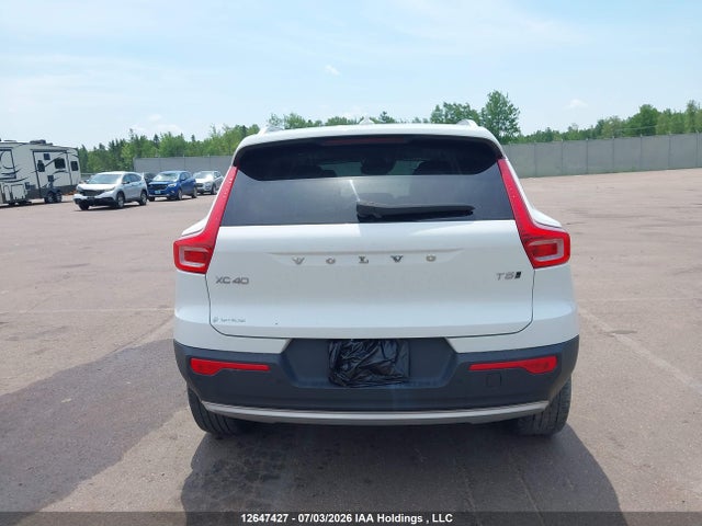 12647427 :رقم المزاد ، YV4162UK7L2306757 vin ، 2020 Volvo Xc40 T5 Momentum مزاد بيع