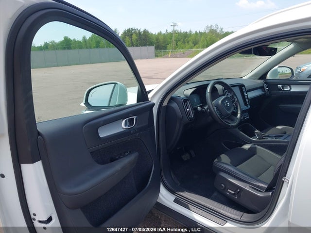 12647427 :رقم المزاد ، YV4162UK7L2306757 vin ، 2020 Volvo Xc40 T5 Momentum مزاد بيع