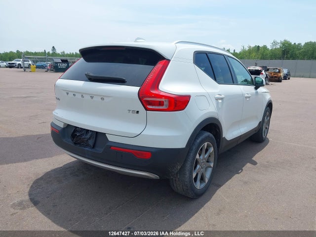 12647427 :رقم المزاد ، YV4162UK7L2306757 vin ، 2020 Volvo Xc40 T5 Momentum مزاد بيع