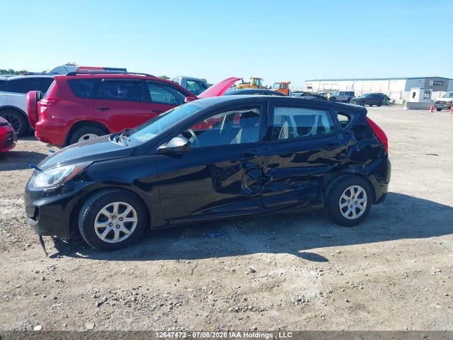 12647472 :رقم المزاد ، KMHCT5AE1DU105345 vin ، 2013 Hyundai Accent Gl مزاد بيع