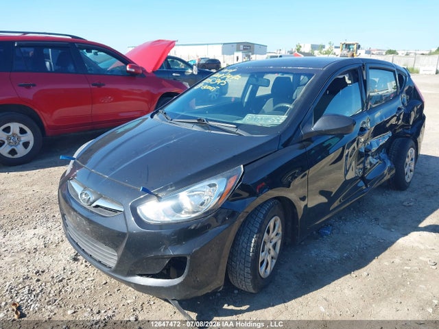 12647472 :رقم المزاد ، KMHCT5AE1DU105345 vin ، 2013 Hyundai Accent Gl مزاد بيع