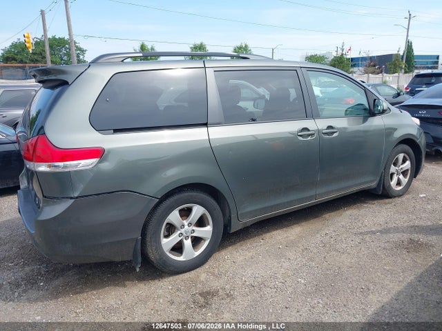 2011 Toyota Sienna Le 8 Passenger მანქანა იყიდება აუქციონზე, vin: 5TDKK3DC1BS089571, აუქციონის ნომერი: 12647503