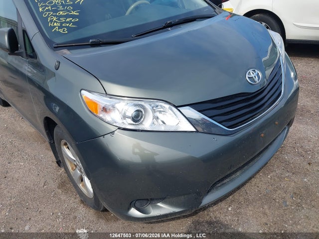 2011 Toyota Sienna Le 8 Passenger მანქანა იყიდება აუქციონზე, vin: 5TDKK3DC1BS089571, აუქციონის ნომერი: 12647503