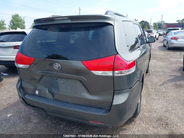 2011 Toyota Sienna Le 8 Passenger მანქანა იყიდება აუქციონზე, vin: 5TDKK3DC1BS089571, აუქციონის ნომერი: 12647503