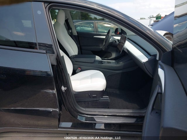 Tesla Model Y Long Range 2023 7SAYGDEE4PF641208 Image 5