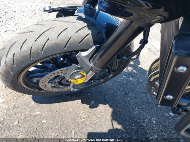 Kawasaki ZR900 2023 JKAZR2E14PA012550 Image 12