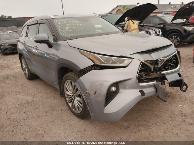 Toyota Highlander 2023 5TDEBRCH8PS108556 Image 1