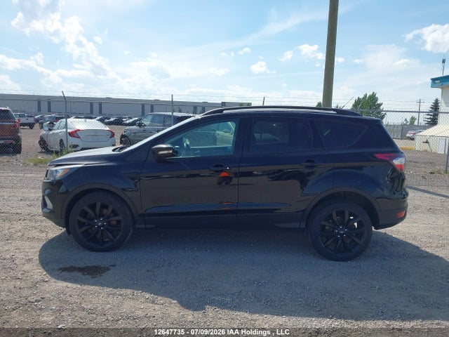 12647735 :رقم المزاد ، 1FMCU9J99HUD31694 vin ، 2017 Ford Escape Titanium مزاد بيع