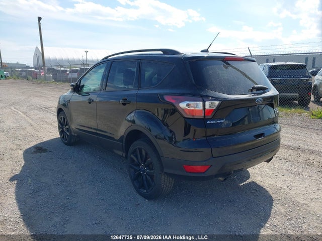 12647735 :رقم المزاد ، 1FMCU9J99HUD31694 vin ، 2017 Ford Escape Titanium مزاد بيع
