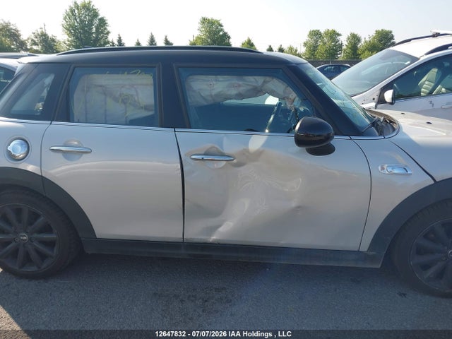 Mini 5 Door Cooper S 2018 WMWXU3C55J2F51638 Image 13