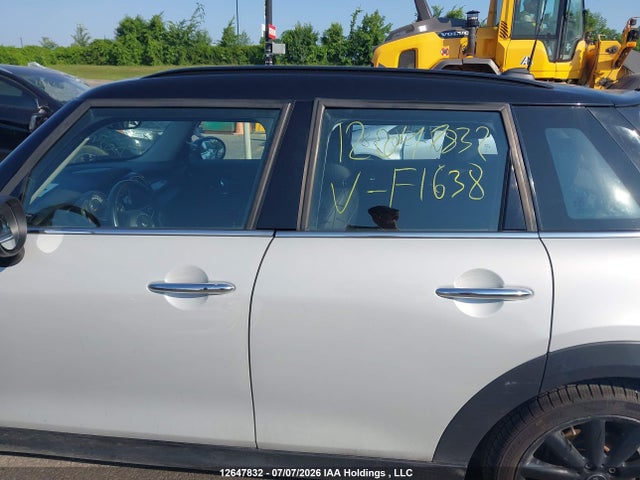Mini 5 Door Cooper S 2018 WMWXU3C55J2F51638 Image 14