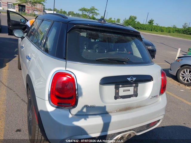 Mini 5 Door Cooper S 2018 WMWXU3C55J2F51638 Image 16
