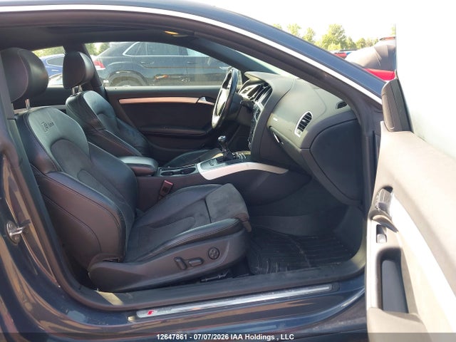 12647861 :رقم المزاد ، WAUSFBFR5BA033143 vin ، 2011 Audi A5 مزاد بيع